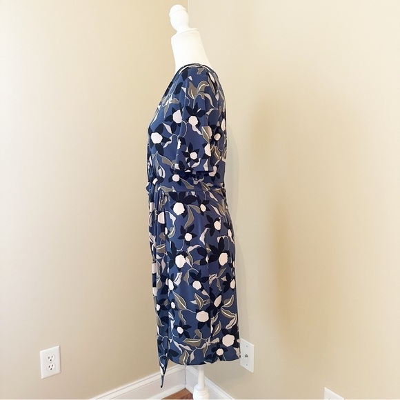 Banana Republic Factory Faux Wrap Knot Floral Dress NWT - Small - Picture 2 of 10